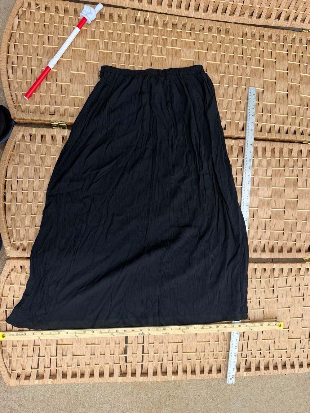 Roxbury Clothing Co. Black Crinkle Midi Skirt Size Large